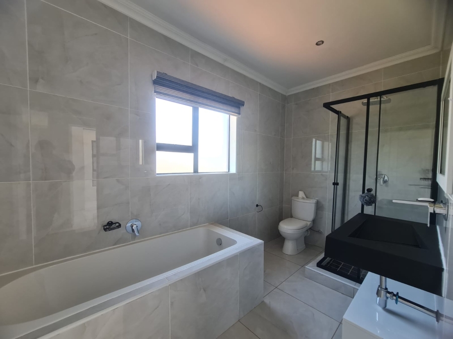 To Let 4 Bedroom Property for Rent in Melodie North West